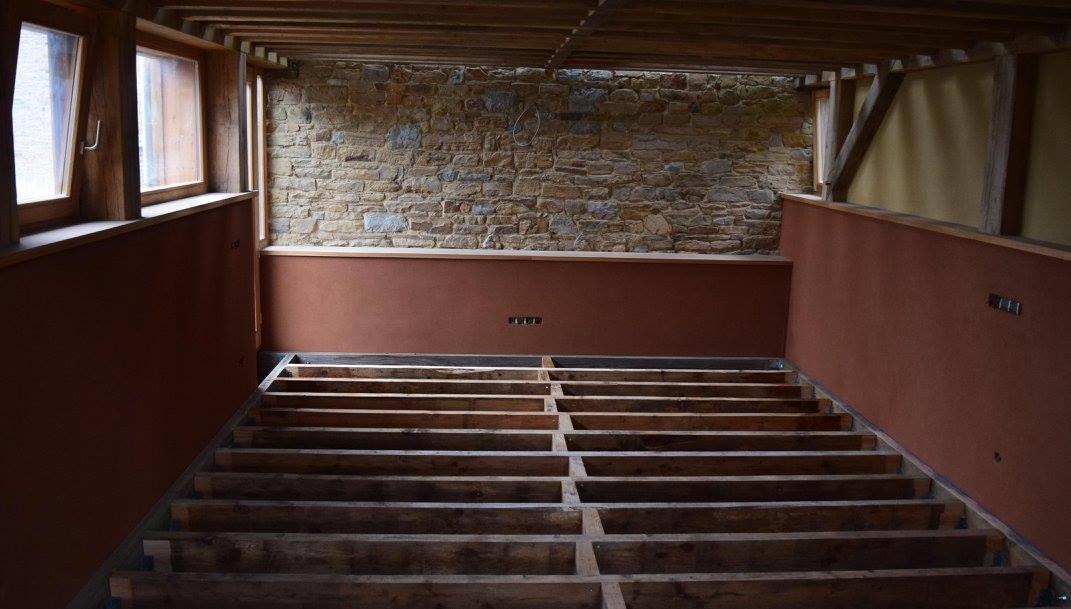 Enduit à l'argile — rénovation grange en pierres